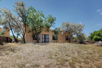 Beautiful home in gated community! This charming home is in the on Santa Fe Country Club in New Mexico - for sale on GolfHomes.com, golf home, golf lot