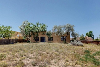 Beautiful home in gated community! This charming home is in the on Santa Fe Country Club in New Mexico - for sale on GolfHomes.com, golf home, golf lot