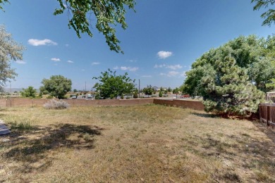Beautiful home in gated community! This charming home is in the on Santa Fe Country Club in New Mexico - for sale on GolfHomes.com, golf home, golf lot