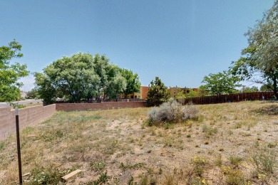 Beautiful home in gated community! This charming home is in the on Santa Fe Country Club in New Mexico - for sale on GolfHomes.com, golf home, golf lot