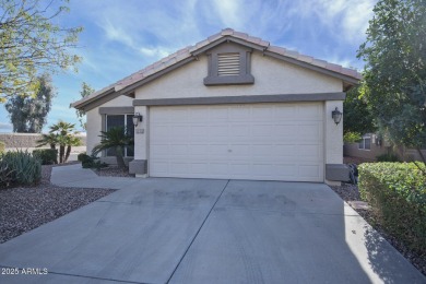 Lovely 2 bedroom, 2 bath home in the charming Coyote Lakes on Coyote Lakes Golf Club in Arizona - for sale on GolfHomes.com, golf home, golf lot