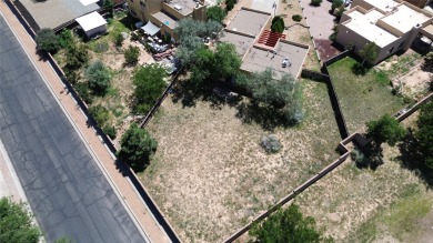 Beautiful home in gated community! This charming home is in the on Santa Fe Country Club in New Mexico - for sale on GolfHomes.com, golf home, golf lot