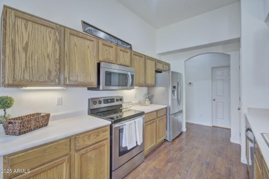 Lovely 2 bedroom, 2 bath home in the charming Coyote Lakes on Coyote Lakes Golf Club in Arizona - for sale on GolfHomes.com, golf home, golf lot