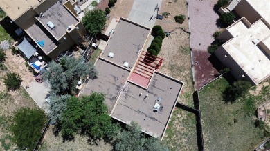 Beautiful home in gated community! This charming home is in the on Santa Fe Country Club in New Mexico - for sale on GolfHomes.com, golf home, golf lot