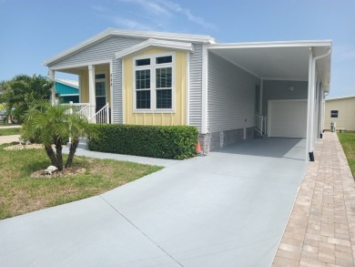 LOCATION! LOCATION!! 3 BEDROOM, 2 BATH (2016 Palm Harbor) -- on Spessard Holland Golf Course in Florida - for sale on GolfHomes.com, golf home, golf lot