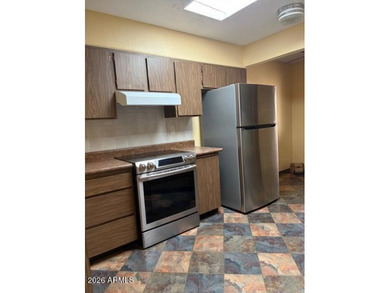 Charming condo in beautiful Sun City, affordable living in this on Sun City Lakes West and East in Arizona - for sale on GolfHomes.com, golf home, golf lot