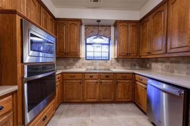 It would be difficult to find a better example of a 4 br, 3 bath on Oakmont Country Club in Texas - for sale on GolfHomes.com, golf home, golf lot