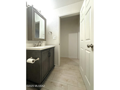 Move-in-ready ground-floor co-op in central Tucson! This 1BR/1BA on Randolph Park Golf Courses in Arizona - for sale on GolfHomes.com, golf home, golf lot