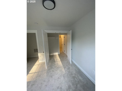 Home is ready for your stuff. $3500.00 budget for 2 shower doors on Watson Ranch Golf in Oregon - for sale on GolfHomes.com, golf home, golf lot