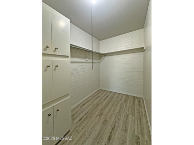 Move-in-ready ground-floor co-op in central Tucson! This 1BR/1BA on Randolph Park Golf Courses in Arizona - for sale on GolfHomes.com, golf home, golf lot