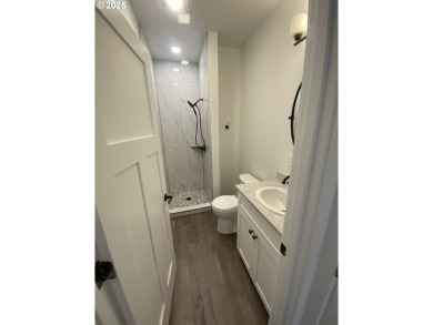 Home is ready for your stuff. $3500.00 budget for 2 shower doors on Watson Ranch Golf in Oregon - for sale on GolfHomes.com, golf home, golf lot