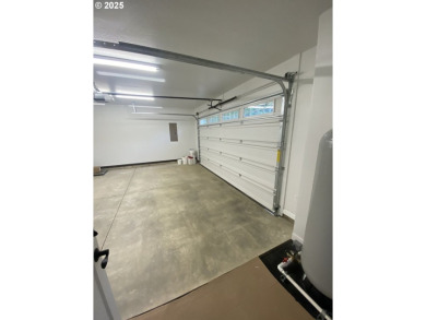 Home is ready for your stuff. $3500.00 budget for 2 shower doors on Watson Ranch Golf in Oregon - for sale on GolfHomes.com, golf home, golf lot
