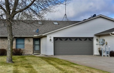 Beautifully maintained single level 2 bed, 1 bath, 2 car on Stones Throw Golf Course in Minnesota - for sale on GolfHomes.com, golf home, golf lot