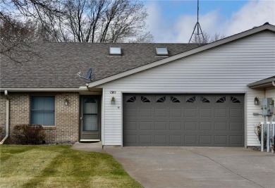 Beautifully maintained single level 2 bed, 1 bath, 2 car on Stones Throw Golf Course in Minnesota - for sale on GolfHomes.com, golf home, golf lot