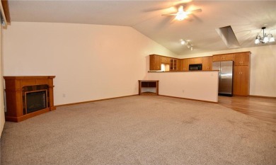 Beautifully maintained single level 2 bed, 1 bath, 2 car on Stones Throw Golf Course in Minnesota - for sale on GolfHomes.com, golf home, golf lot