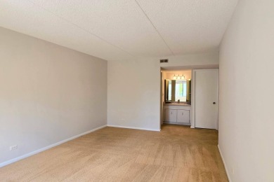 Light and neutral 2 bedroom, 2 bath 1200 sq. ft. second floor on Heather Ridge Golf Club in Illinois - for sale on GolfHomes.com, golf home, golf lot