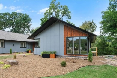 Completely remodeled and move in ready: 3 Lundy Lane offers on Bella Vista Country Club - Kingswood in Arkansas - for sale on GolfHomes.com, golf home, golf lot