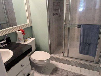 An oasis to call home, this beautiful 2BD/2BTH unit is in on Hollybrook Golf and Tennis Club  in Florida - for sale on GolfHomes.com, golf home, golf lot