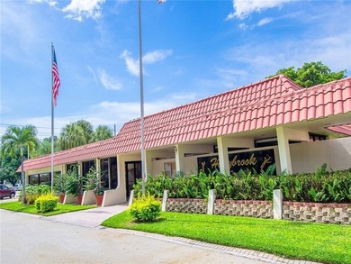 An oasis to call home, this beautiful 2BD/2BTH unit is in on Hollybrook Golf and Tennis Club  in Florida - for sale on GolfHomes.com, golf home, golf lot