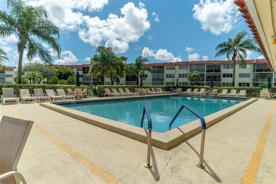 An oasis to call home, this beautiful 2BD/2BTH unit is in on Hollybrook Golf and Tennis Club  in Florida - for sale on GolfHomes.com, golf home, golf lot