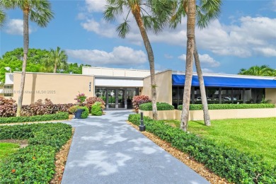 Beautiful 2 bed 2 bath unit in The Palms of Deer Creek located on Deer Creek Golf Club in Florida - for sale on GolfHomes.com, golf home, golf lot