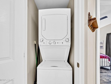 CURRENTLY UNDER CONTRACT, SELLER WILL CONSIDER BACKUP OFFERS - on Signal Hill Golf Course, Inc. in Florida - for sale on GolfHomes.com, golf home, golf lot