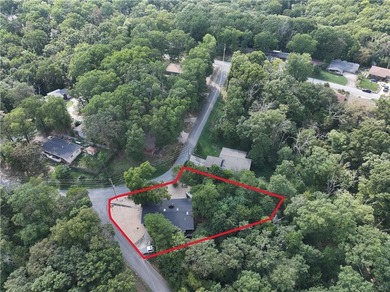 Stunning, move-in ready and walking distance from outdoor on Bella Vista Country Club and Golf Course in Arkansas - for sale on GolfHomes.com, golf home, golf lot