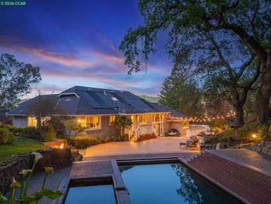 Expansive 5-bedroom custom Northgate home set on 1.81 acres with on Boundary Oak Golf Course in California - for sale on GolfHomes.com, golf home, golf lot