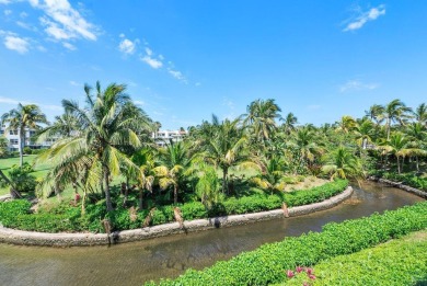 Experience mid-century modern charm in this cozy 1-bed, 1-bath on  in Florida - for sale on GolfHomes.com, golf home, golf lot