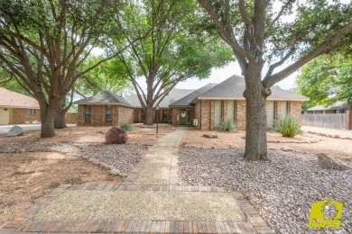 Wonderful Bentwood 3 bedroom, 4 bath home with in ground pool on Bentwood Country Club in Texas - for sale on GolfHomes.com, golf home, golf lot