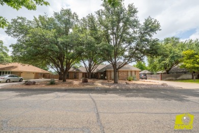 Wonderful Bentwood 3 bedroom, 4 bath home with in ground pool on Bentwood Country Club in Texas - for sale on GolfHomes.com, golf home, golf lot