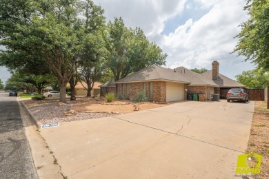 Wonderful Bentwood 3 bedroom, 4 bath home with in ground pool on Bentwood Country Club in Texas - for sale on GolfHomes.com, golf home, golf lot