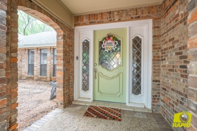 Wonderful Bentwood 3 bedroom, 4 bath home with in ground pool on Bentwood Country Club in Texas - for sale on GolfHomes.com, golf home, golf lot