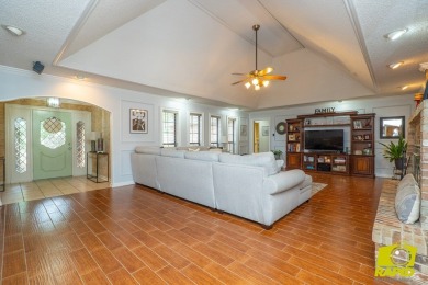Wonderful Bentwood 3 bedroom, 4 bath home with in ground pool on Bentwood Country Club in Texas - for sale on GolfHomes.com, golf home, golf lot