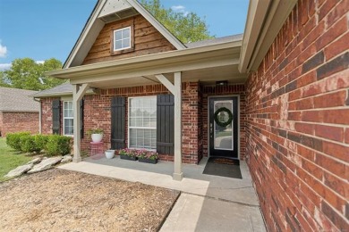 Gorgeous corner lot, 4 bed, Split plan, open floor plan, 2.5 on Bailey Ranch Golf Club in Oklahoma - for sale on GolfHomes.com, golf home, golf lot