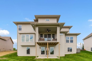 Model Now for Sale - NEW PRICE! - GOLD - PICK OF THE PARADE - on Heritage Park Golf Course in Kansas - for sale on GolfHomes.com, golf home, golf lot