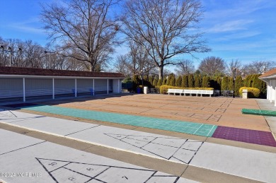 Newly renovated first floor condo with direct entry garage. The on Rossmoor Golf Club in New Jersey - for sale on GolfHomes.com, golf home, golf lot