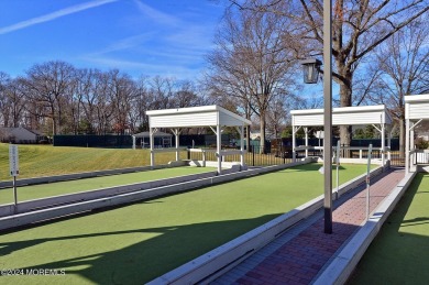 Newly renovated first floor condo with direct entry garage. The on Rossmoor Golf Club in New Jersey - for sale on GolfHomes.com, golf home, golf lot