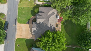 Feels Like Home:  This 5-bedroom, 2.5-bath home is move-in ready on Rolling Hills Country Club in Kentucky - for sale on GolfHomes.com, golf home, golf lot