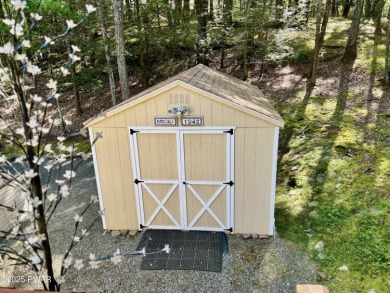 Immaculate move-in ready home in one of Lake Wallenpaupack's on Paupack Hills Golf and Country Club in Pennsylvania - for sale on GolfHomes.com, golf home, golf lot