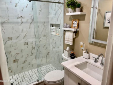 Immaculate move-in ready home in one of Lake Wallenpaupack's on Paupack Hills Golf and Country Club in Pennsylvania - for sale on GolfHomes.com, golf home, golf lot