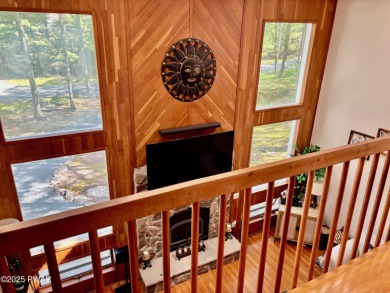 Immaculate move-in ready home in one of Lake Wallenpaupack's on Paupack Hills Golf and Country Club in Pennsylvania - for sale on GolfHomes.com, golf home, golf lot