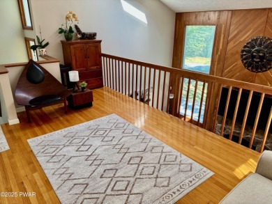 Immaculate move-in ready home in one of Lake Wallenpaupack's on Paupack Hills Golf and Country Club in Pennsylvania - for sale on GolfHomes.com, golf home, golf lot