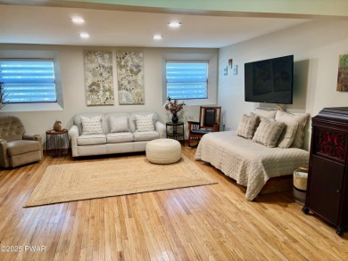 Immaculate move-in ready home in one of Lake Wallenpaupack's on Paupack Hills Golf and Country Club in Pennsylvania - for sale on GolfHomes.com, golf home, golf lot