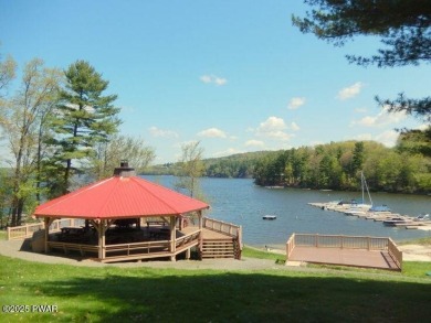 Immaculate move-in ready home in one of Lake Wallenpaupack's on Paupack Hills Golf and Country Club in Pennsylvania - for sale on GolfHomes.com, golf home, golf lot