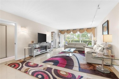COME SEE THIS BEAUTY: HIGHLY SOUGHT AFTERSPLIT BEDROOM PLAN on Palm-Aire Country Club and Resort - The Oaks in Florida - for sale on GolfHomes.com, golf home, golf lot