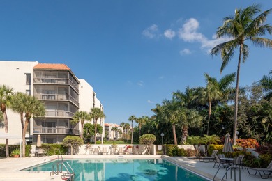 Beautifully updated top floor 2 bedrooms 2 baths unit with on The President Country Club in Florida - for sale on GolfHomes.com, golf home, golf lot
