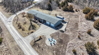 MOTIVATED SELLER! Bring offers! Move in now and enjoy all the on Linn Valley Lakes - Deer Trace Golf Course in Kansas - for sale on GolfHomes.com, golf home, golf lot