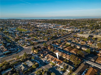 Excellent duplex opportunity in the desirable Westside Costa on Santa Ana Country Club in California - for sale on GolfHomes.com, golf home, golf lot