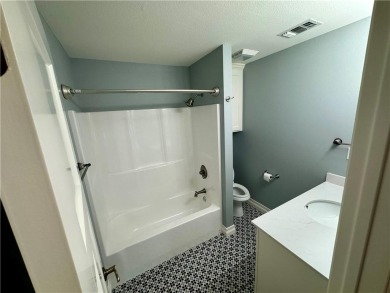 Secluded country living in Flint Ridge's gated community.
2,450 on Deer Valley Golf Course in Oklahoma - for sale on GolfHomes.com, golf home, golf lot